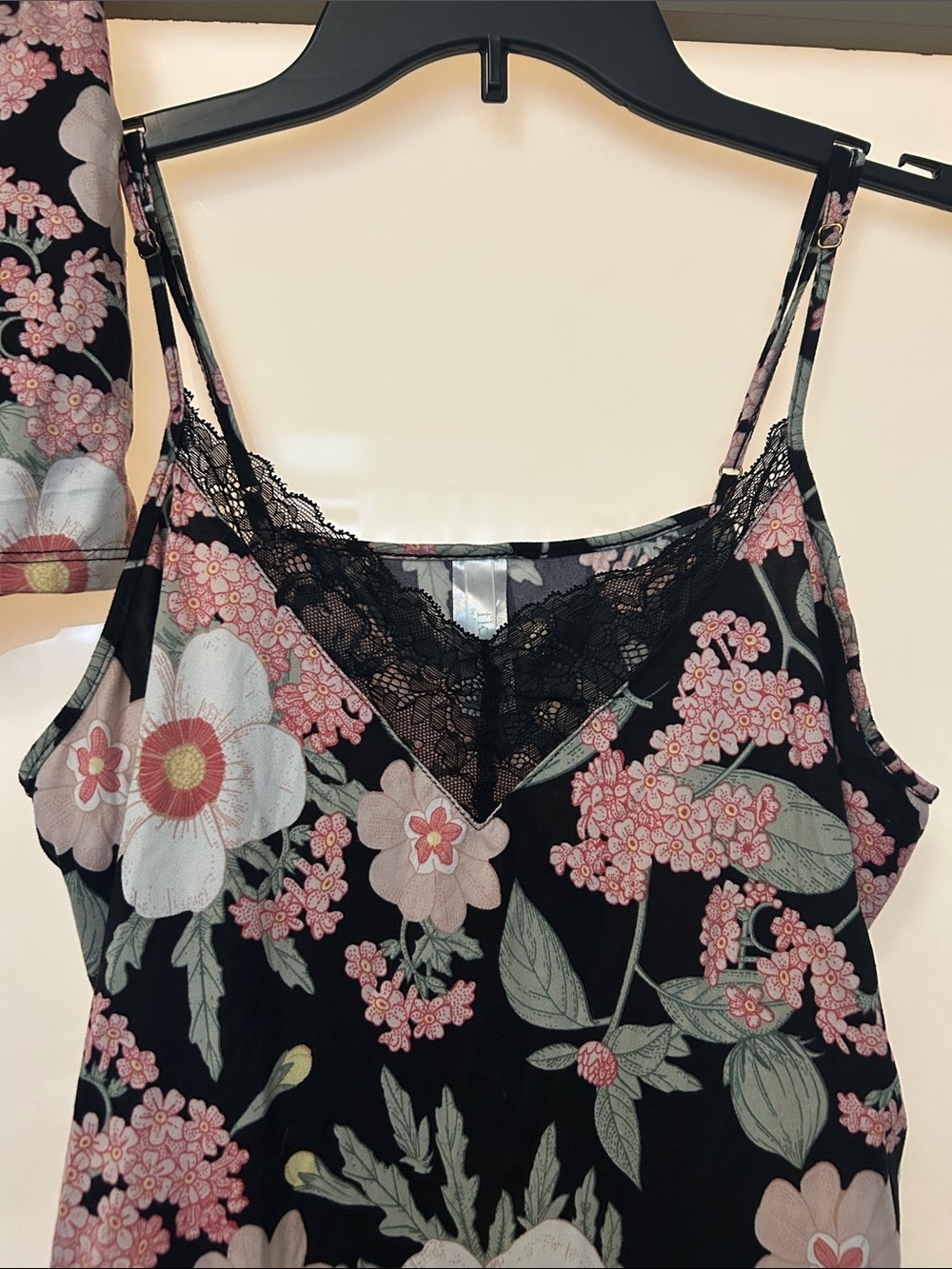 Floral Lace Trim Camisole & Short Set in Black and Pink - Picture 3 of 5